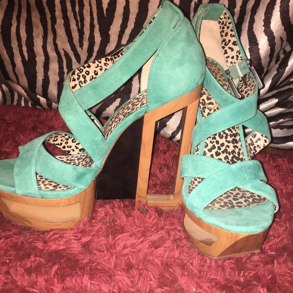 Jessica Simpson heels!